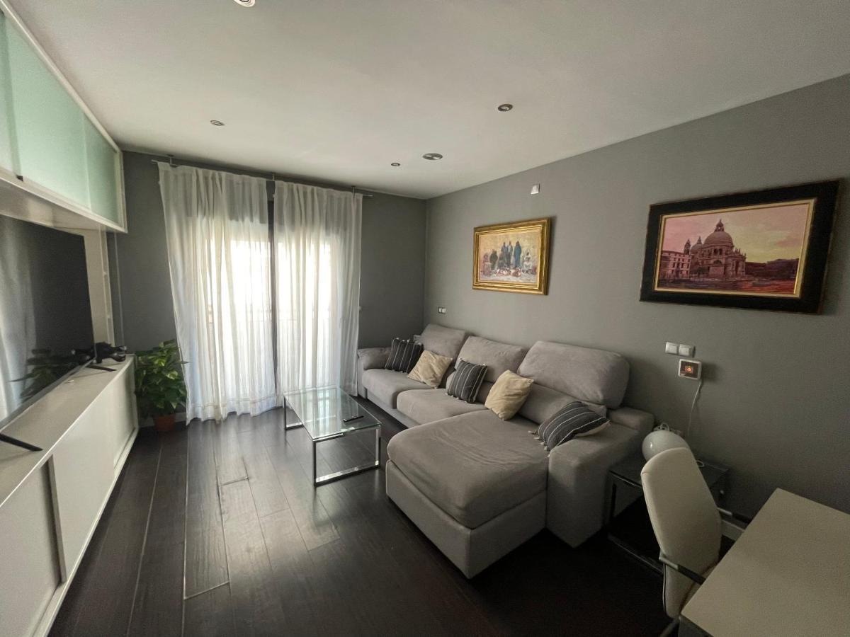 Moderno Apartamento Con Plaza De Garaje En Pleno Centro De Almeria Ngoại thất bức ảnh