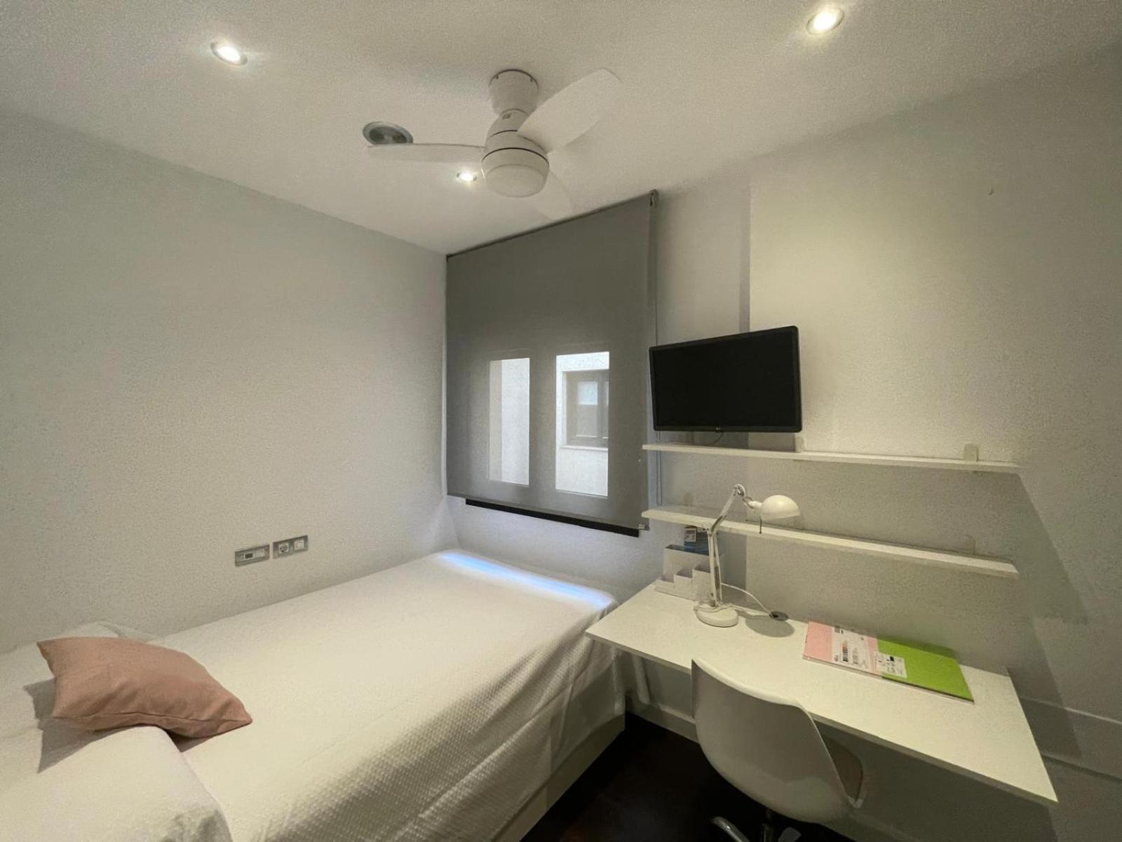 Moderno Apartamento Con Plaza De Garaje En Pleno Centro De Almeria Ngoại thất bức ảnh